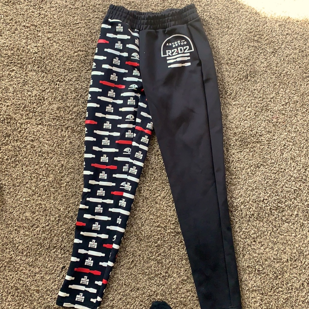 R2- D2 pants black white and red